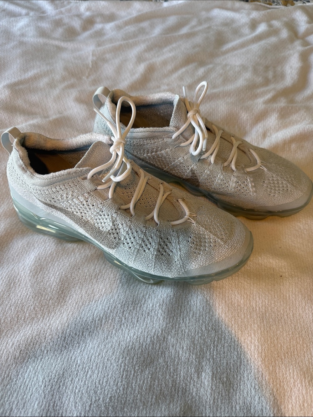 Nike Men's Light Gray Knit Athletic Shoes with Translucent Sole